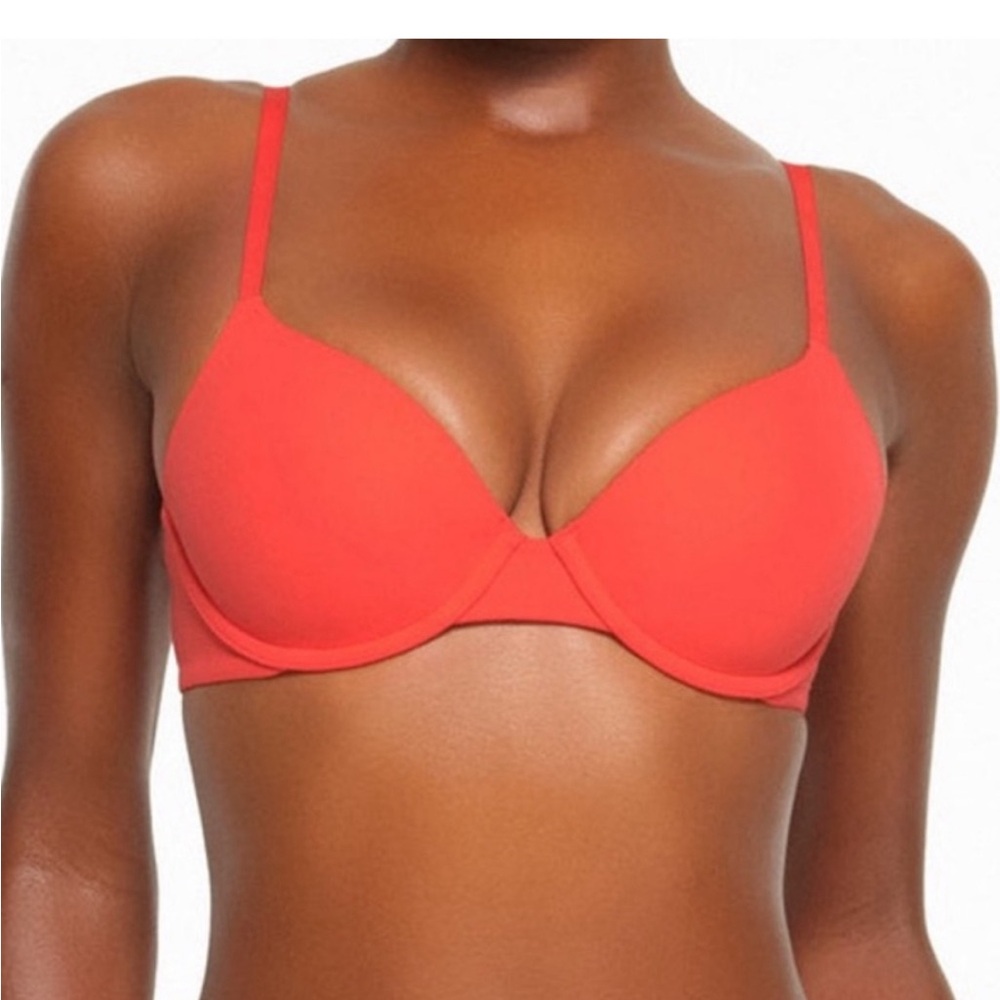 Skims Fits Everybody T-Shirt Demi Bra - Picture 5 of 5